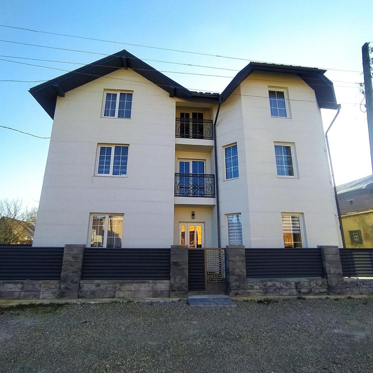 Harmony Bed & Breakfast Lazeshchyna Ngoại thất bức ảnh